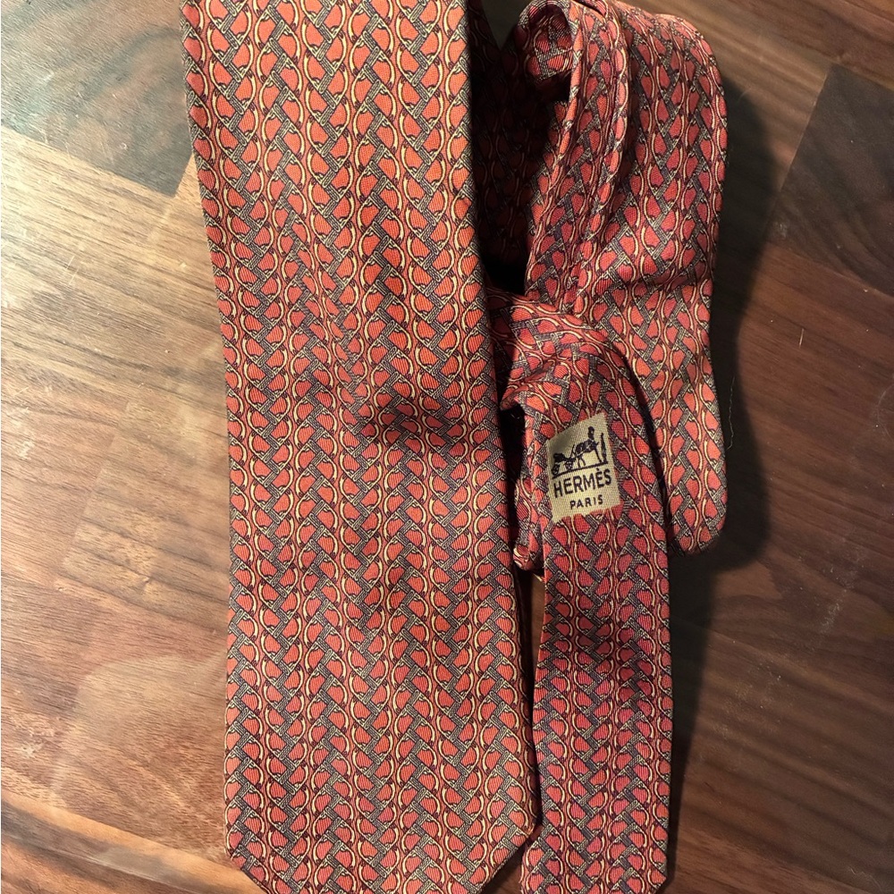 VINTAGE Hermes Red and Gray Geometric Tie 100% Silk Paris - Picture 2 of 5
